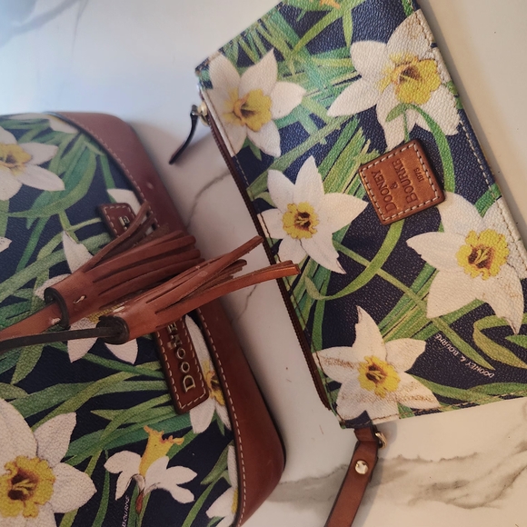 Dooney & Bourke Floral Bucket Bag With Matching Wrislet! - Picture 2 of 12